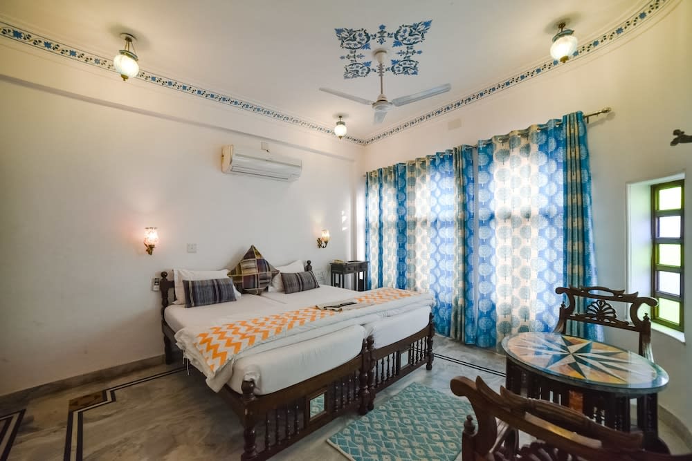 Hotel Devraj Niwas on Lake Pichola 2
