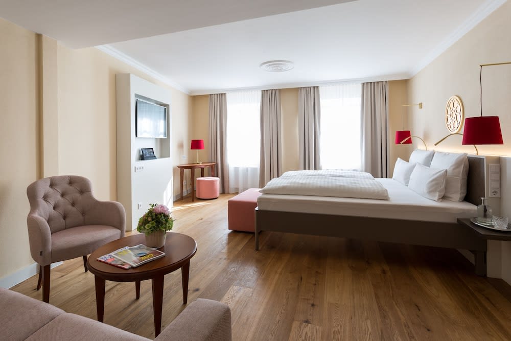EMICH S Hotel 2