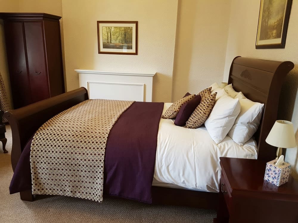 The Greyhound Hotel 2