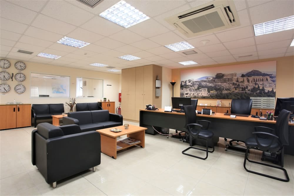 GK Airport Suites - Free Shuttle by GK Hospitality Group 2