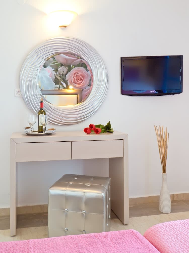 Pyrgos Beach Hotel Apartments 4