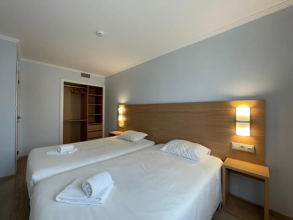 Apartamentos Honorio - Pool and Garden 1