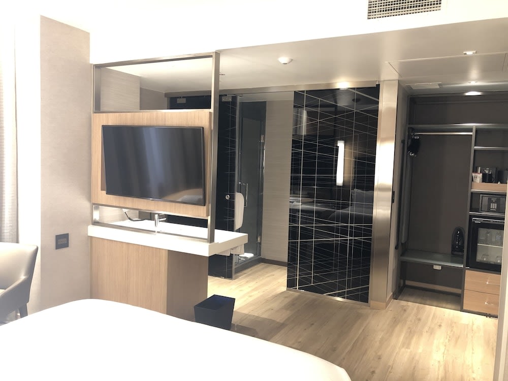 AC Hotel Houston Downtown 5