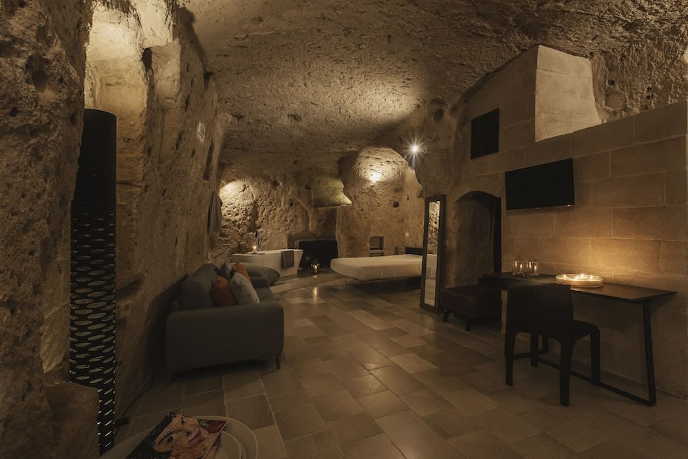 Aque cave 2