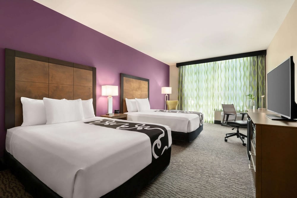 La Quinta Inn & Suites by Wyndham Burlington 4