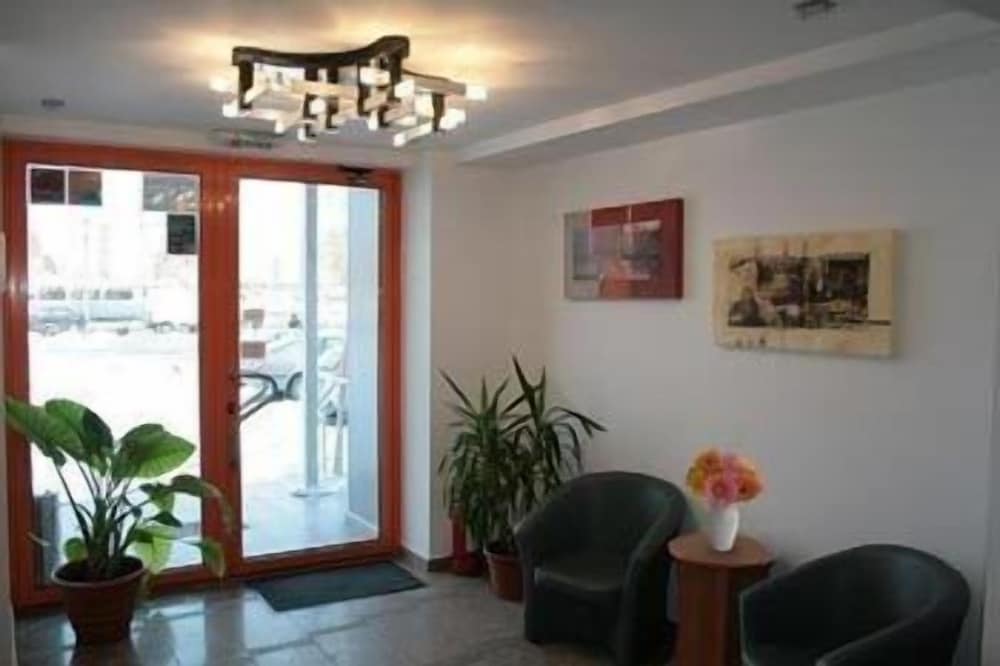 Plus Hotel 2