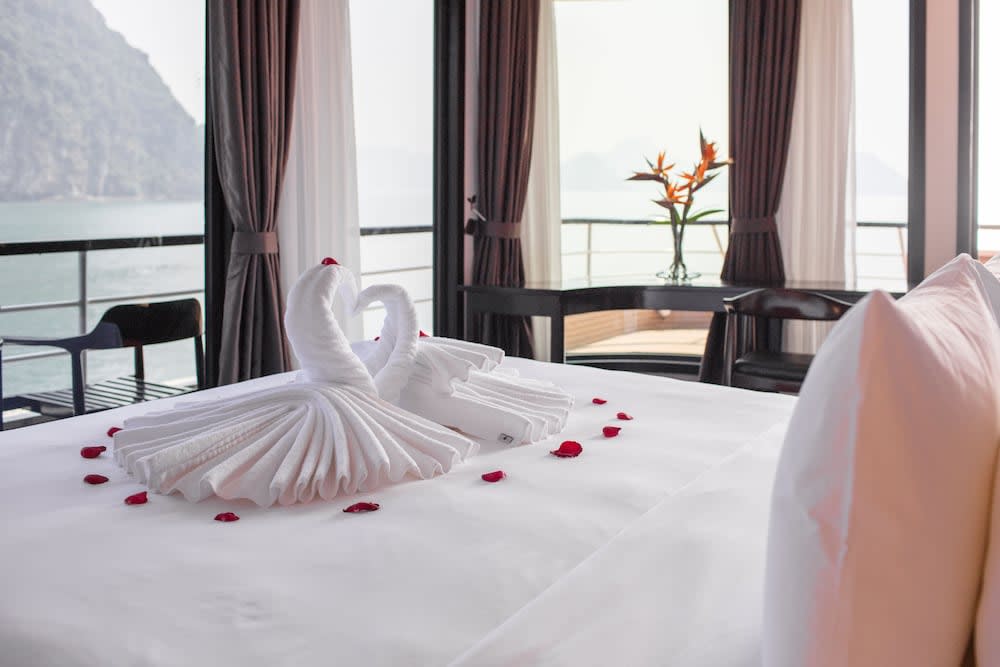 Scarlet Pearl Cruises - Wonder On Lan Ha Bay 1