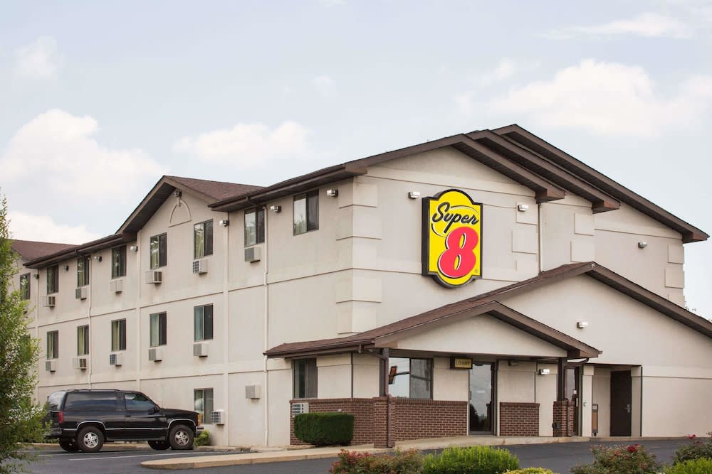 Super 8 by Wyndham Lexington VA 1