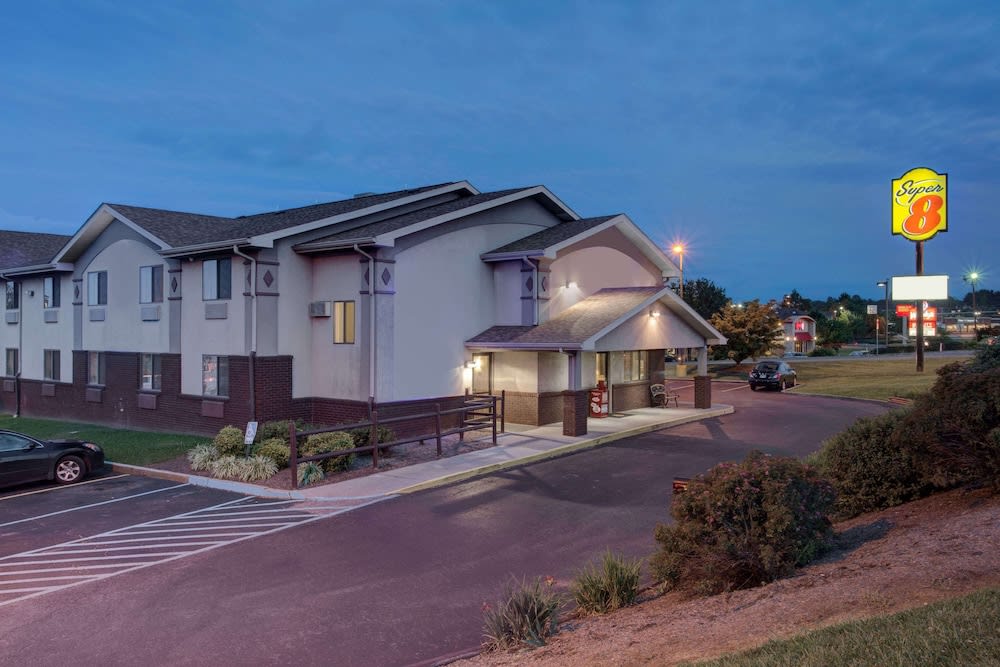 Super 8 by Wyndham Christiansburg/Blacksburg Area 1