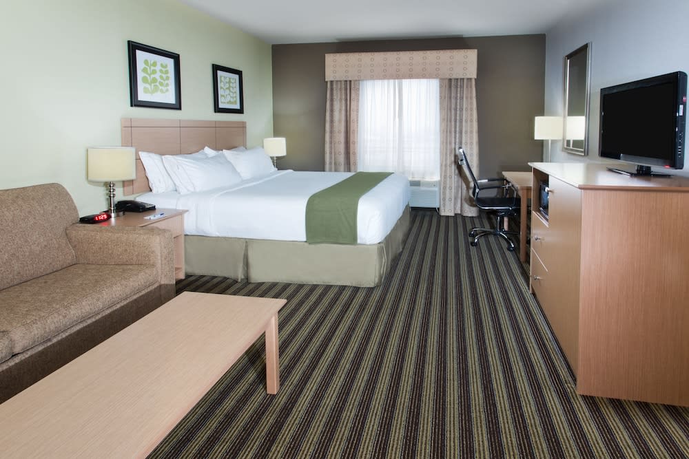Holiday Inn Express Hotel & Suites Alvarado, an IHG Hotel 4