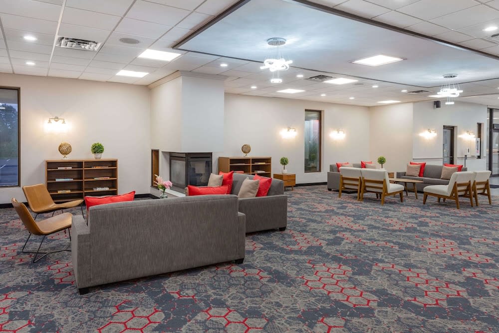 Ramada by Wyndham Hartford North - Bradley Airport 3