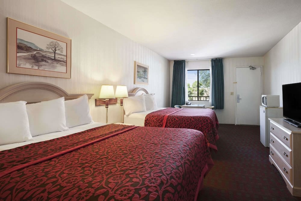 Days Inn by Wyndham Gilroy 3