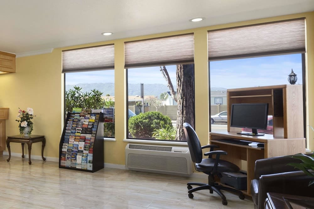 Days Inn by Wyndham Gilroy 2