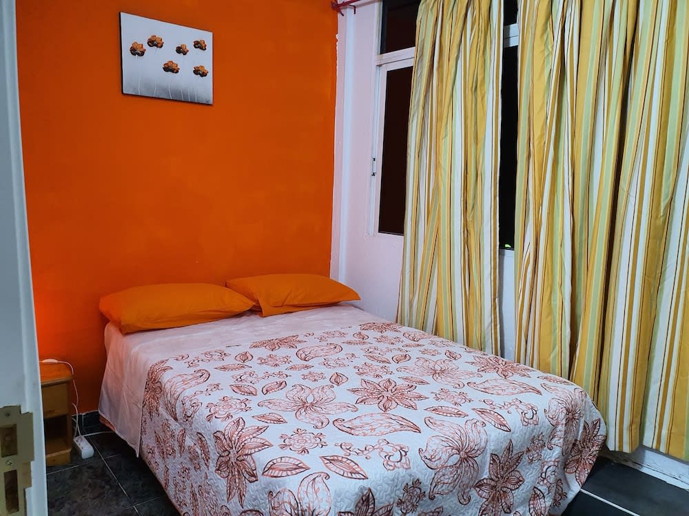 Low Cost Room Plaza de Hierro I 1