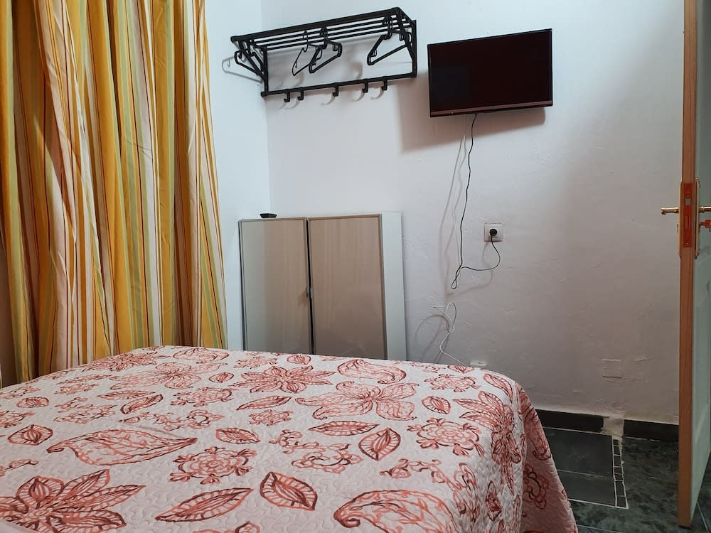 Low Cost Room Plaza de Hierro I 2