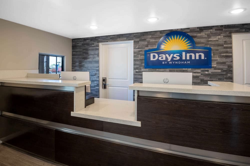 Days Inn by Wyndham Galt - Elk Grove South 2