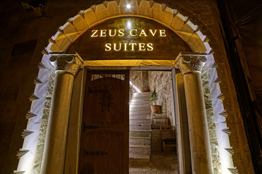 Zeus Cave Suites 2