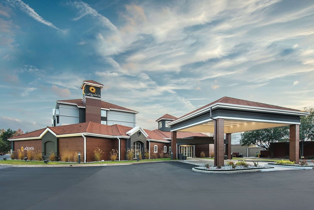 La Quinta Inn & Suites by Wyndham Shreveport Airport 1