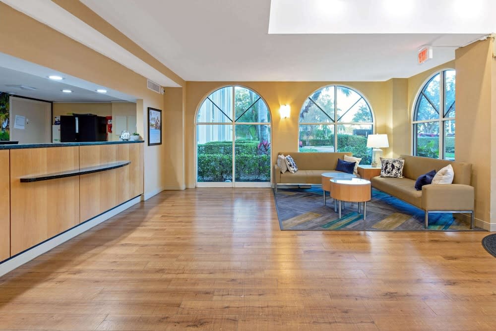 La Quinta by Wyndham Coral Springs South 2