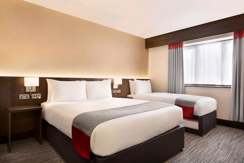 Ramada by Wyndham Bristol West 4