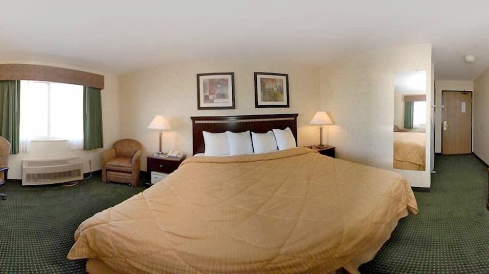 Quality Inn near Northtown Mall & National Sports Center 4