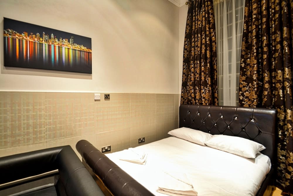 Hyde Park Apartments 4