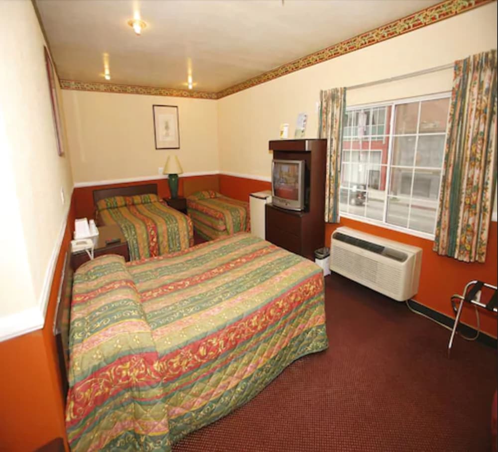 Hollywood Guest Inn 4