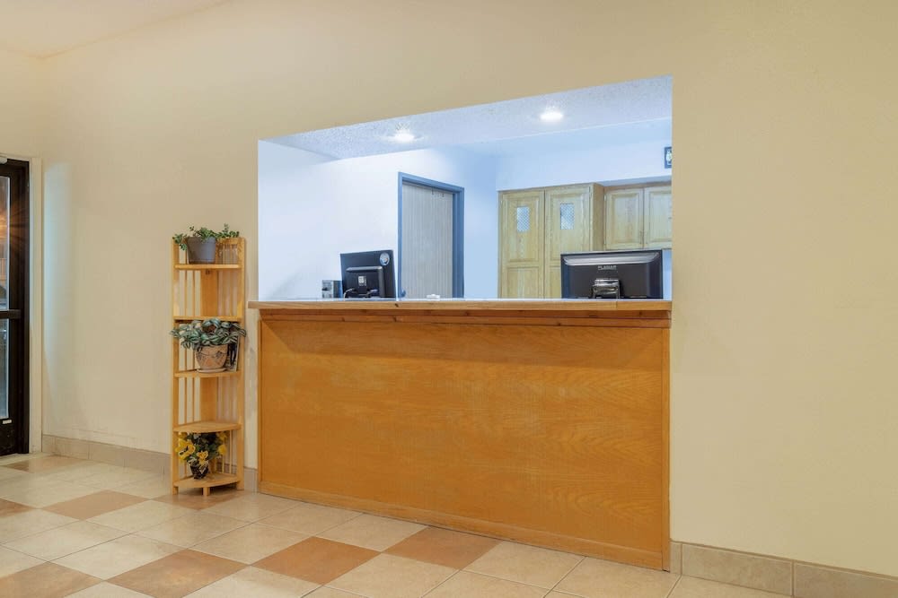 Super 8 by Wyndham Pendleton 2
