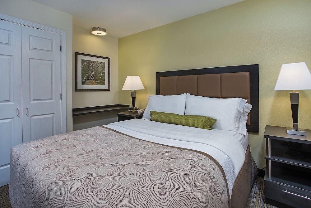 Candlewood Suites Louisville Airport by IHG 5