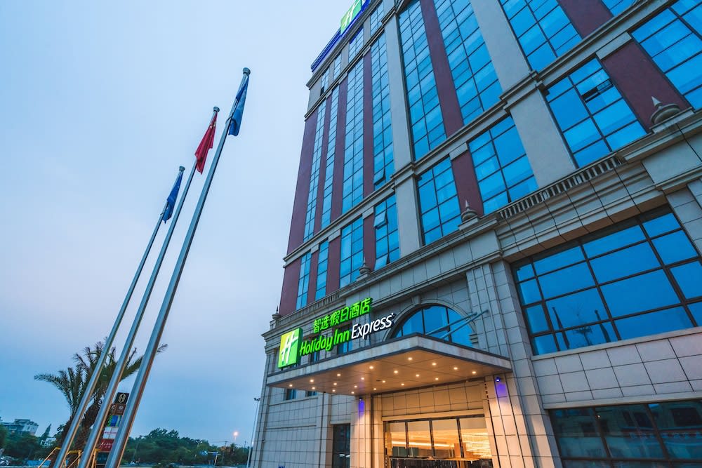 Holiday Inn Express Pengzhou Downtown by IHG 1