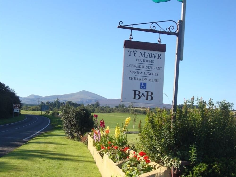 Groeslon Ty Mawr B & B 1