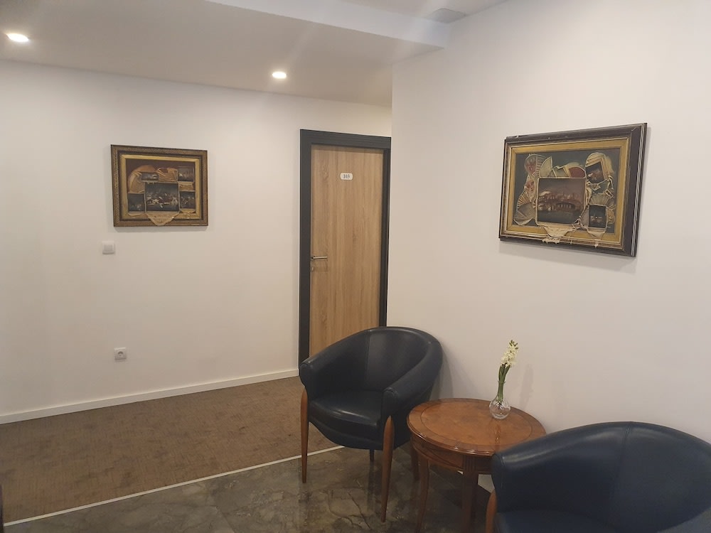 Premium Crown Suites 3