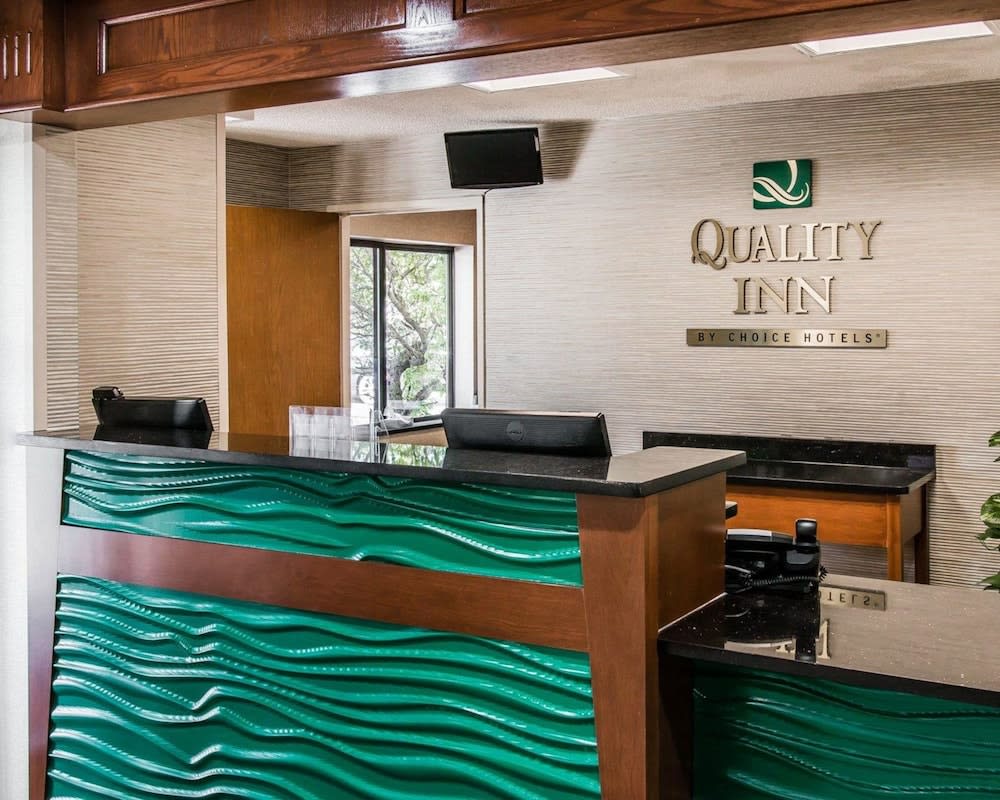 Quality Inn & Suites Warren - Detroit 2