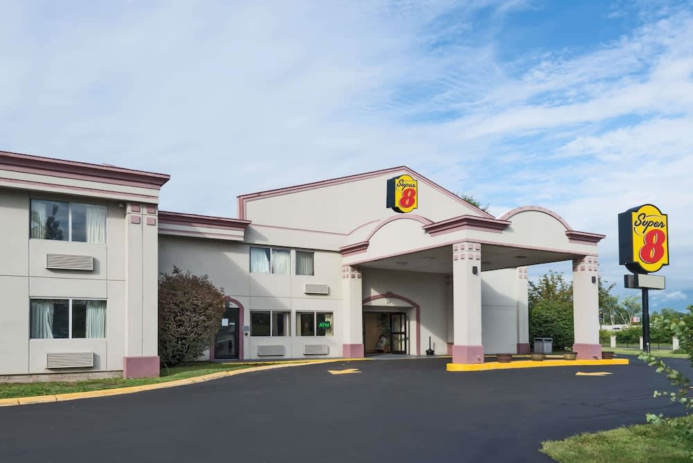 Super 8 by Wyndham Hartford 1