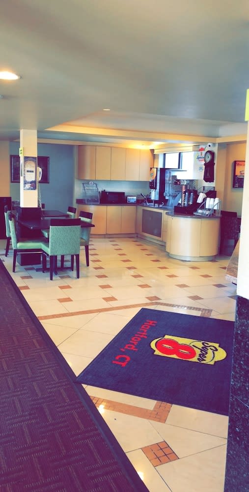 Super 8 by Wyndham Hartford 2