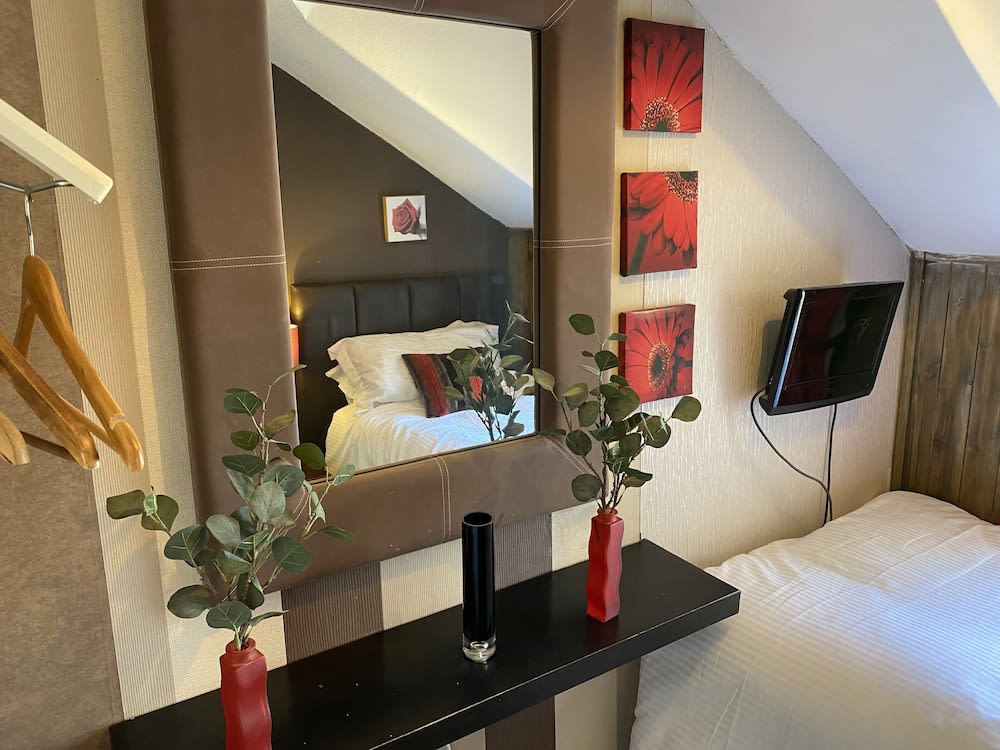Delovely Hotel 1