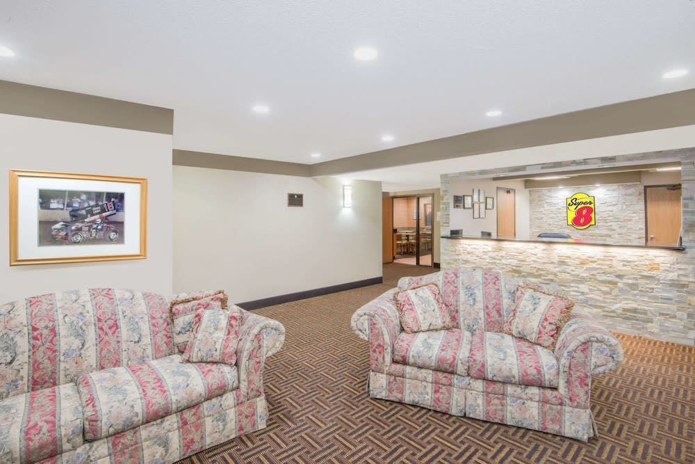 Super 8 by Wyndham Knoxville 1