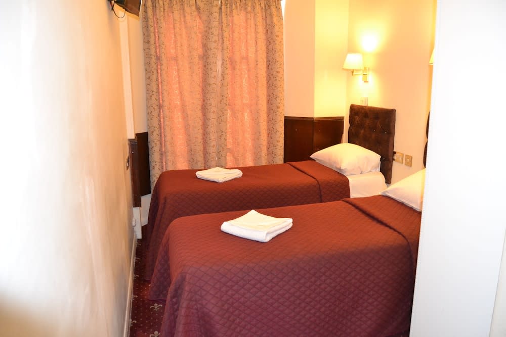 Hyde Park Court Hotel 5