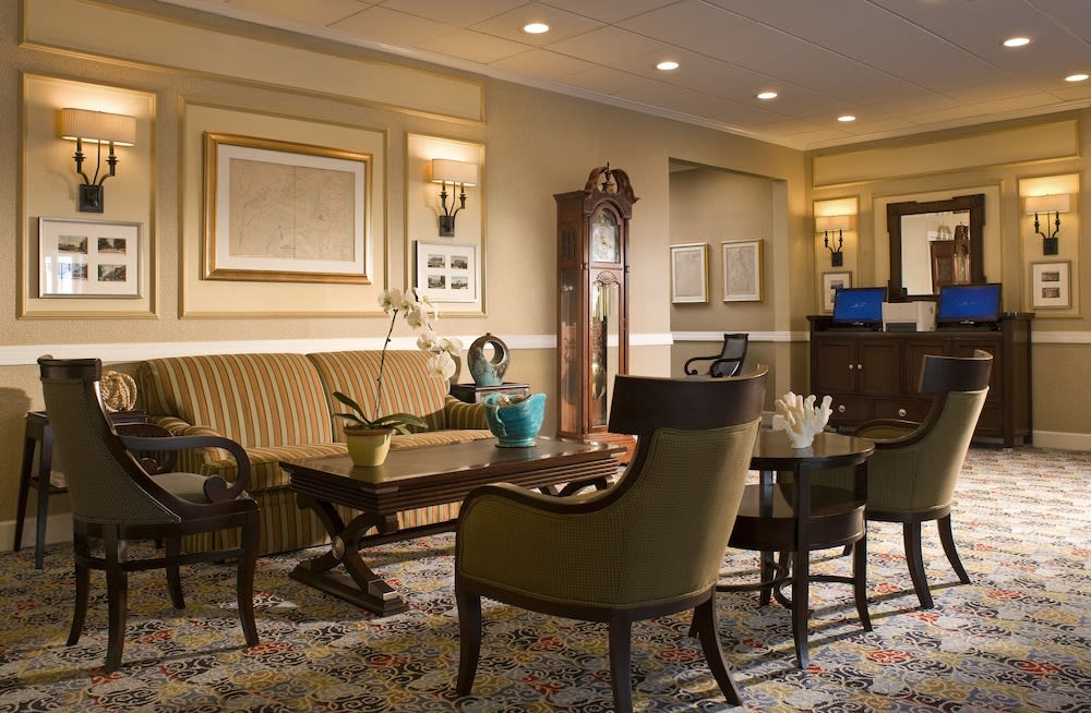 Newport Beach Hotel & Suites 2
