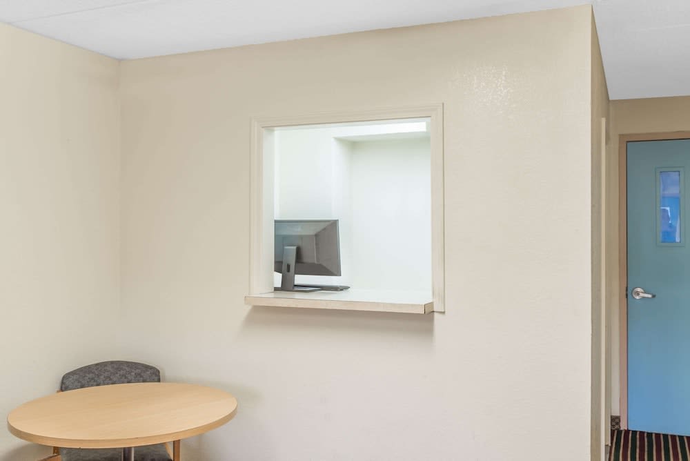 Knights Inn Dayton at Poe Ave 2