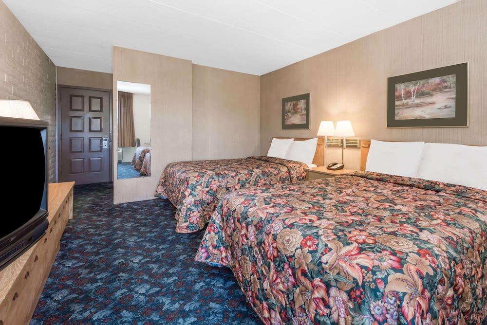 Knights Inn Dayton at Poe Ave 5