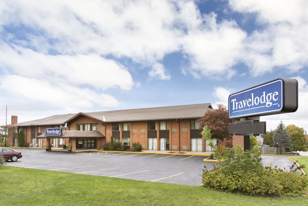 Travelodge by Wyndham Owen Sound ON 1