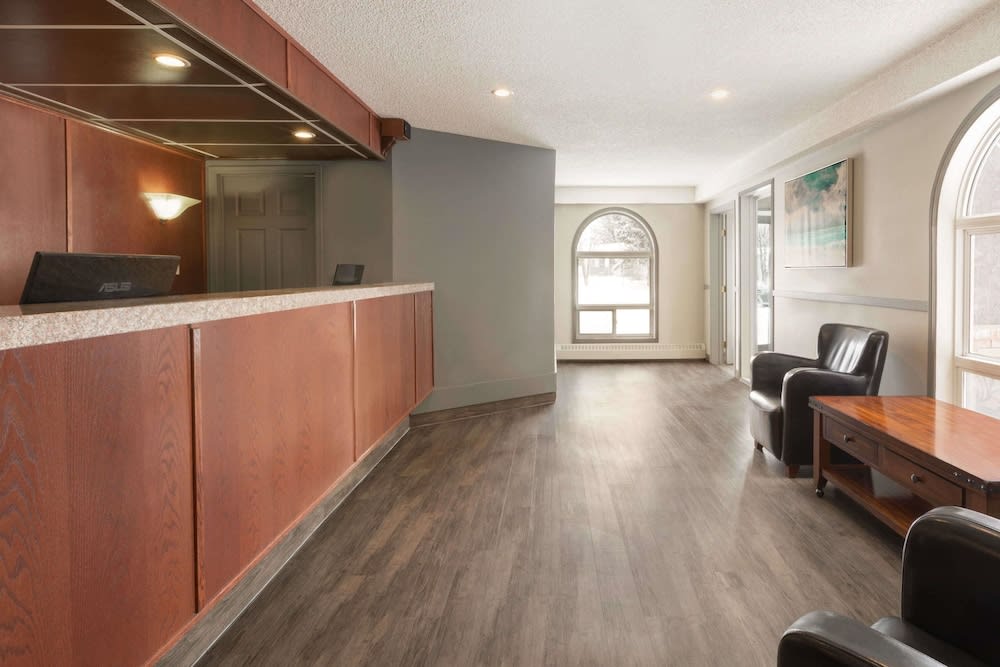 Travelodge by Wyndham Edmonton Airport 2