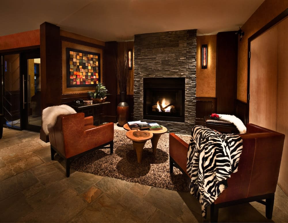 Mountain Side Hotel Whistler by Executive 2