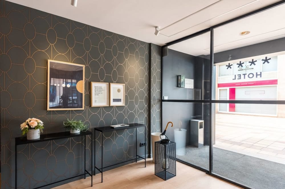 Up Rooms Vic Hotel 4