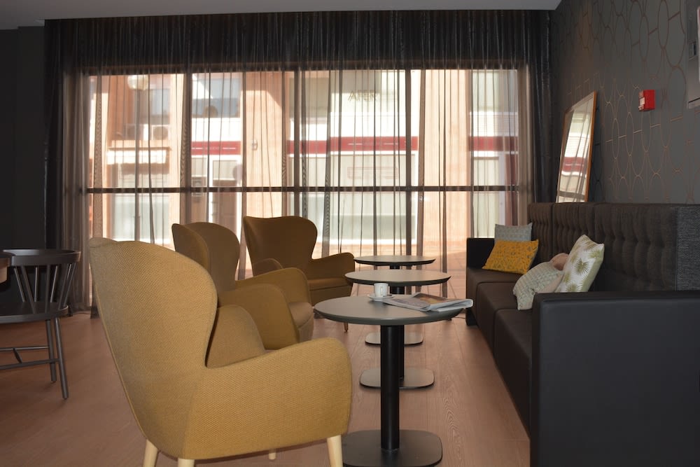 Up Rooms Vic Hotel 3