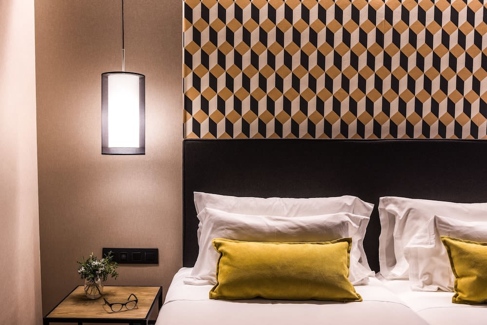 Up Rooms Vic Hotel 1