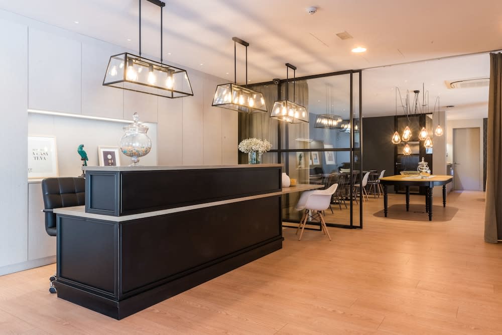 Up Rooms Vic Hotel 2