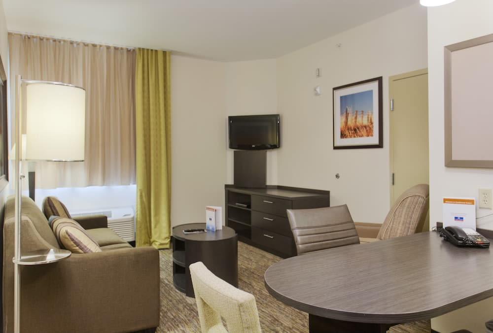 Candlewood Suites San Marcos, an IHG Hotel 4