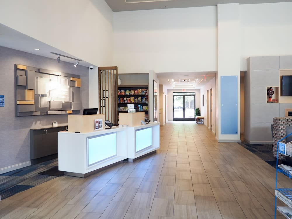 Holiday Inn Express & Suites BLACKSBURG - UNIVERSITY AREA by IHG 2